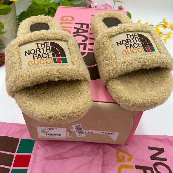 Women’s Gucci x North face shearling slides size 40 made in Italy - Picture 2 of 9